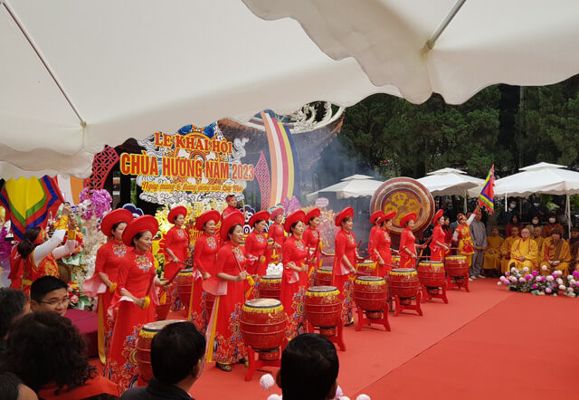 Lưu lại thông tin liên hệ với ban quản lý lễ hội chùa Hương 