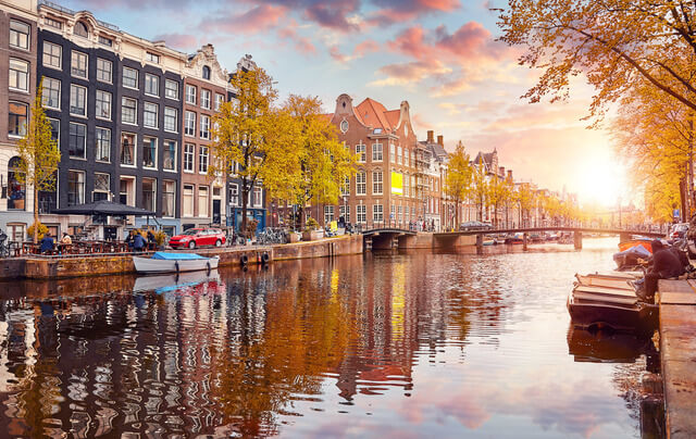 Vẻ đẹp thơ mộng của thành phố Amsterdam vào thu 