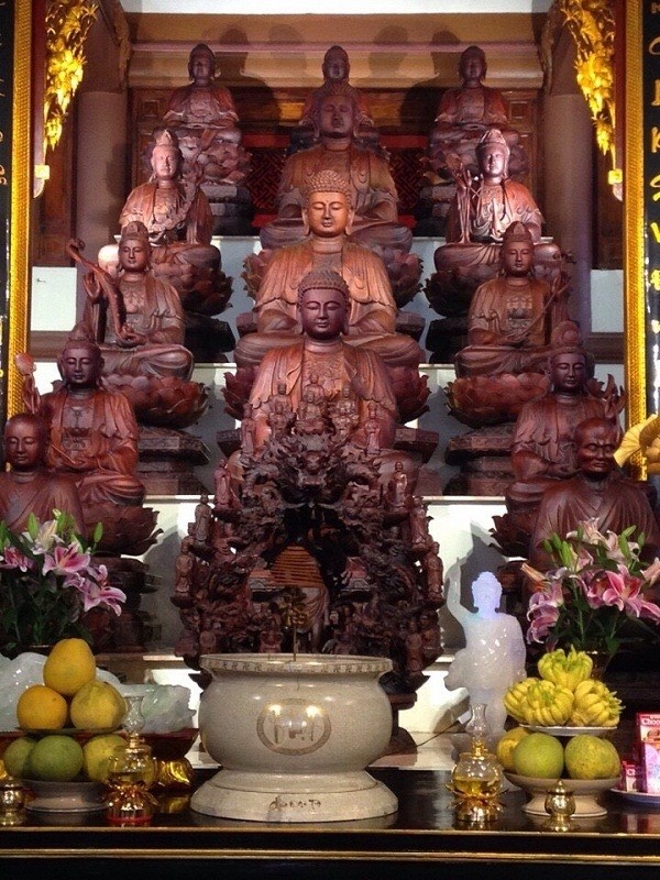 Tượng bằng gỗ dâu nguyên khối tại chùa Đại Tuệ 